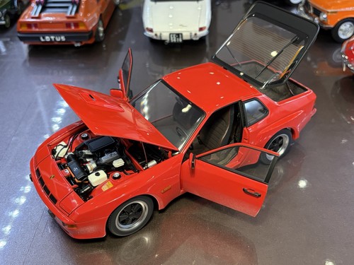 Autoart 1980 porsche 924 - 1/18,