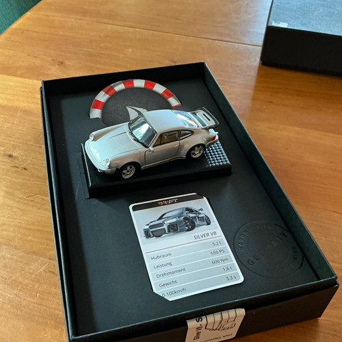 Porsche auf silver v8 - porsche,